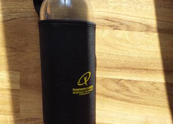 Szklana butelka w  ocieplaczu Nowa