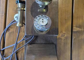 Zabytkowy telefon