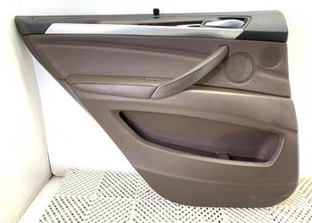 BOCZEK DRZWI TYŁ LEWY BMW E70 SUV 06-13 TAPICERKA