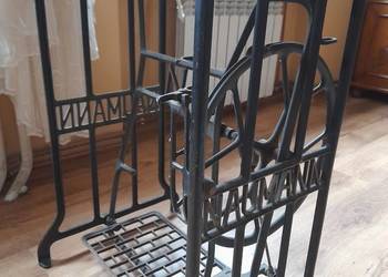 Żeliwna podstawa maszyny do szycia