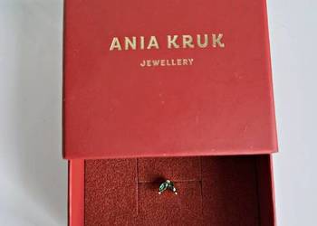 Kolczyk z zielonymi cyrkoniami piercing Ania Kruk