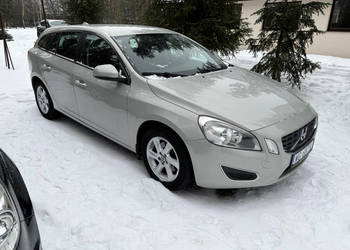 Volvo V60 T4 180 KM Podgrzewane fotele Hak odpinany I (2010-2018)