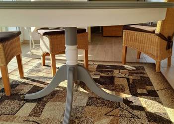 Stol drewniany, okragly rozkladany na owalny, noga toczona