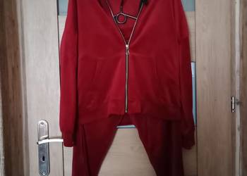 Piękny damski bordowy welurowy komplet dresowy