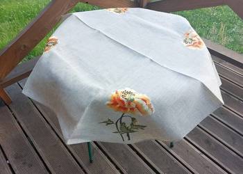 Obrus z haftem maki 85x85 cm