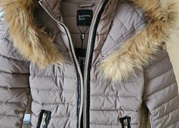 Kurtka z kapturem i futerkiem od Guess Marciano pikowana