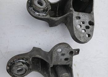 Łapa silnika prawa Audi A4 B6 B7 Passat B5 Superb 8E0199352F
