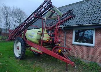 Opryskiwacz Hardi 2400 litrów szerokość 21 metrów