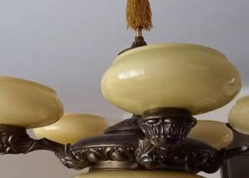 Okazały, zdobiony żyrandol pięcioramienny z mosiądzu