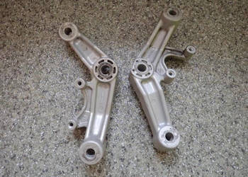 DWA MOCOWANIA UCHWYTY SILNIKA HYOSUNG GT 650 R COMET 04-10R