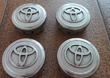 Oryginalne dekielki kapsle do felg aluminiowych Toyota RAV4