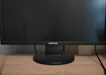 Monitor Samsung z komputerem Arno