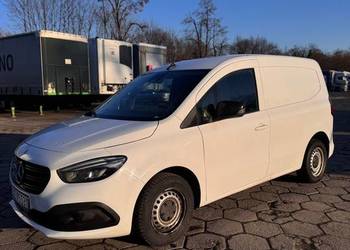 Syndyk sprzeda samochód Mercedes-Benz Citan