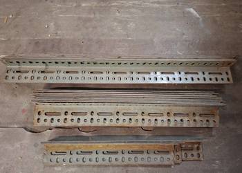 Stalowe kątowniki perforowane meblowe