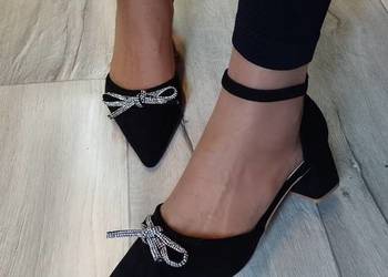 (40) Czarne, bogato zdobione czółenka wieczorowe z zapięciem, NOWE