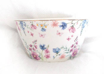 porcelanowa miseczka z kwiatkami, ładna salaterka z porcelany, elegancka