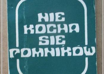 Nie kocha się pomników - Karsov, Szechter / Mackiewicz
