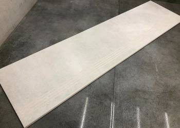 Beton na schodach, płytki ANTYPOŚLIZGOWE, stopnice 120x30