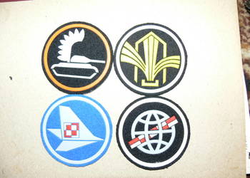 Wojskowe naszywki z PRL tłoczone guma stan idealny