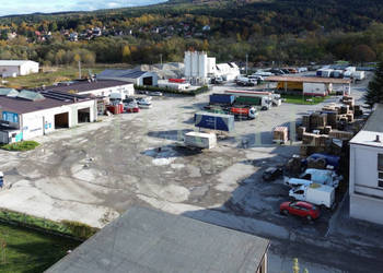 Plac 30 arów z biurowcem i garażami – Myślenice