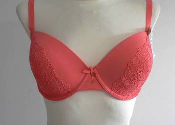 Biustonosz C&A Plunge Różowy Zdobiony Koronką Usztywnione Miseczki 85C