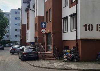 2 pokoje zamknięte nowsze osiedle blok lata 90 parkowanie bezpłatne