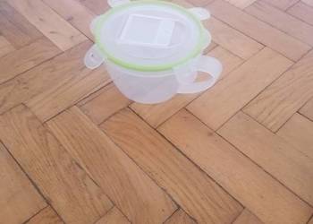 Pojemnik z uchwytem kubek