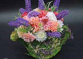 Konewka z różyczkami kwiaty róże ozdoba prezent dekoracja