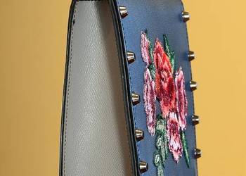 Śliczna kobieca torebka skórzana z haftem w kwiaty VENEZIA