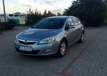 Opel Astra J Sports Tourer 2011