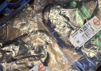 Uszczelki pokrywy zaworów VQ35HR elring 522.810 522.820