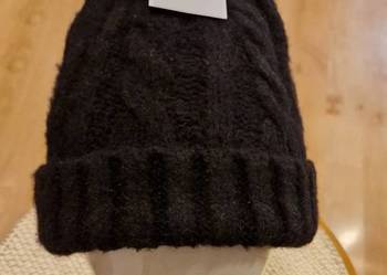 Czapka damska zimowa wełniana z pomponem  ocieplona czarna  nowa z metką