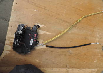 ZAMEK DRZWI LEWY TYŁ  AUDI A6 C5 KOMBI