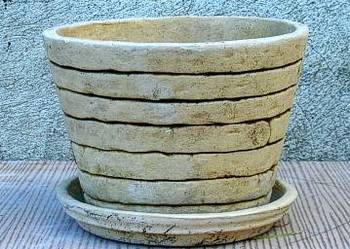 Ceramiczna donica 24 x 24 cm.