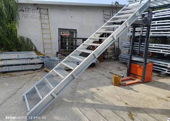 Schody metalowe wema wejście na wysokość 281 cm 14 stopni