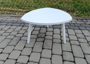 STOLIK kawowy biały trójkąt na 3 nogach / Ława niska szer 55 wys 36 cm