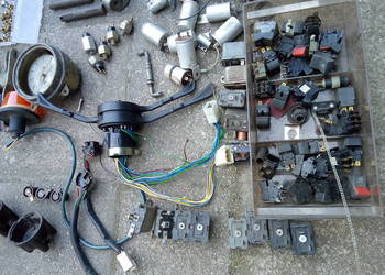 Przełącznik i inne części Zuk