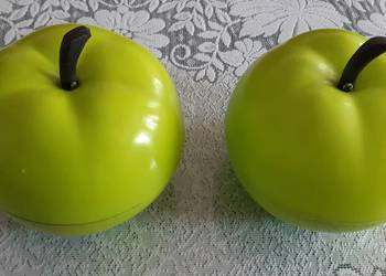 Plastikowe jabłko - pojemnik na lód - schowek - z okresu PRL