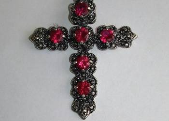 Srebrny krzyż z rubinami p.925
