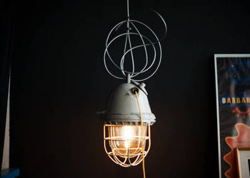 Lampa loft przemysłowa przeciwwybuchowa vintage NRD, klosz i krata