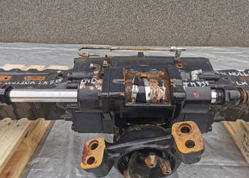 Ucho osi tylnej New Holland LM 735 {Carraro}