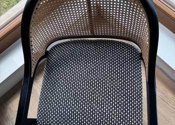 Krzesło Horizon czarne z ratanem – NOWE, okazja (lekka wada)