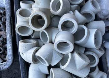 Złączki kolanka trójniki po