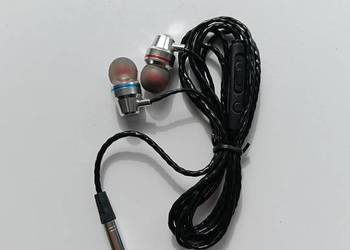 Słuchawki douszne metalowe z mikrofonem – jack 3,5 mm