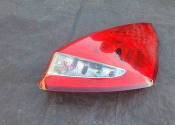 FORD FIESTA MK7  LAMPA PRAWA TYLNA TYŁ 8A6113404A // 940