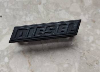 VW Golf 1, emblemat DIESEL na grill