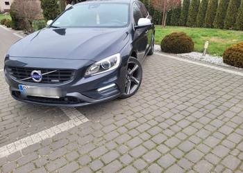 Volvo V60 2015r w wersji SUMMUM z pakietem R-design D4 z silnikiem 163 5cyl