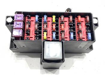 SKRZYNKA BEZPIECZNIKÓW FORD FIESTA MK7 8V5T-17K400AAF Hatchback 1.2 82