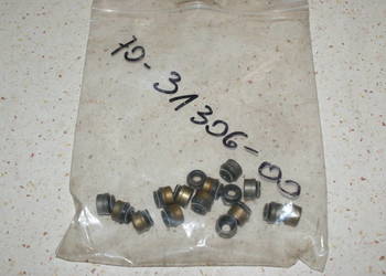 70-31306-00 Uszczelniacz trzonka zaworu (6x9x12,5x10) MERCED