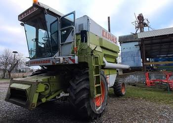 Claas commandor 114cs z przystawka do kukurydzy